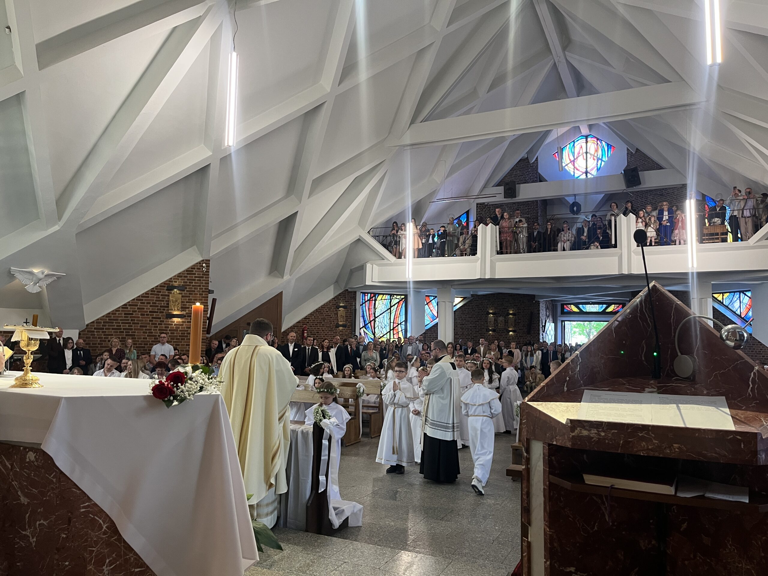 PEŁNA RADOŚCI PEŁNA RADOŚCI